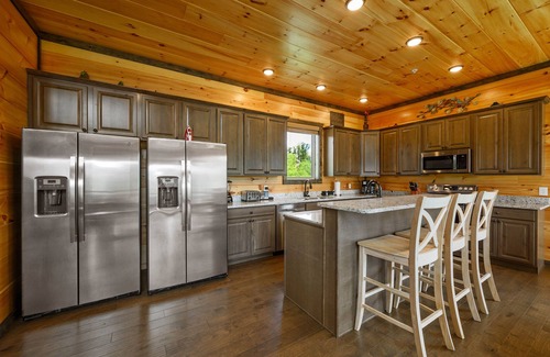 Gatlinburg Cabin | Free Attractions! 180° Views, 10per swimspa, Gas Firepit, Arcade room.
