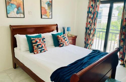 Discovery Bay House | Free Beach&Pool Access -Vaes Luxury Escape