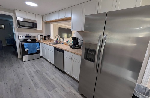 Satsuma House | FREE Boat to use-Fish from the TIKI outback-Dock your boat on canal-Pets OK-4 Br