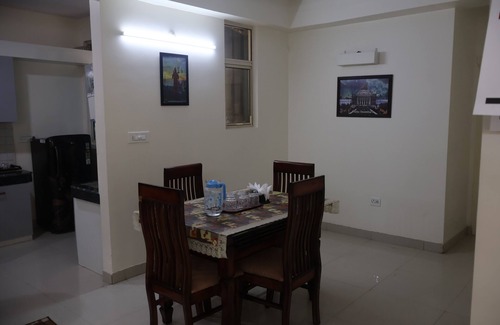 Gomti Nagar Apartment | Free Breakfast & Kitchen | Near Ekana Stadium