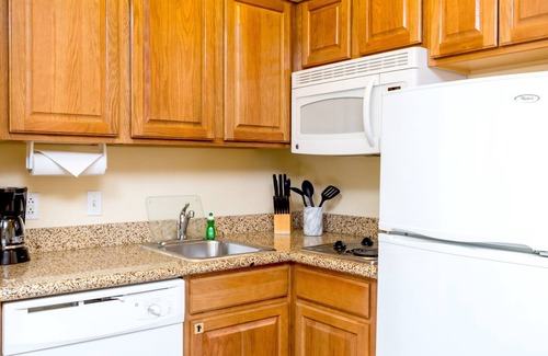 McAllen Condo | Free Breakfast. Outdoor Pool & Hot Tub. Near the University of Texas Rio Grande Valley!