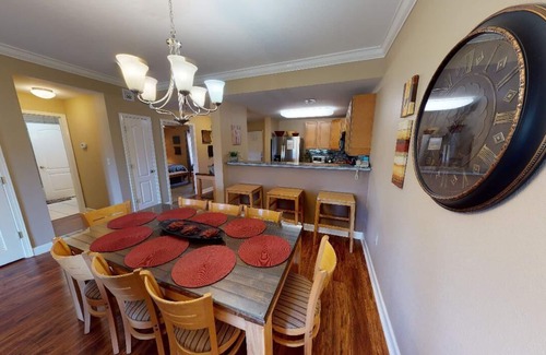 Pigeon Forge Condo | Free Daily Activities - Convenient location - Indoor pool - Penthouse view