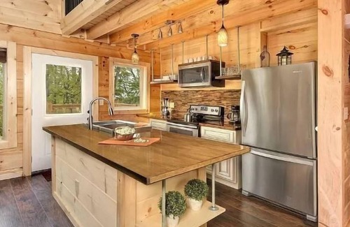 Pigeon Forge Cabin | Free Dollywood Tix/IndoorHeatedPOOL/5Min2Pkwy/