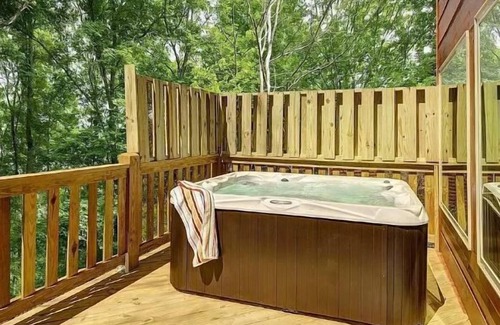 Pigeon Forge Cabin | Free Dollywood Tix/IndoorHeatedPOOL/5Min2Pkwy/