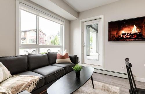 Shaganappi Apartment | Free Heated Parking, Quick DT Access