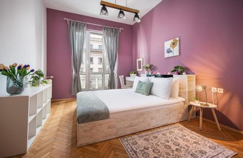 Sofia City Center Apartment | Free Parking And Parliament Is 1 Step Away