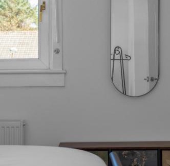 Livingston Apartment | Free Parking - Central - Sleeps 6 - 2 Bedrooms