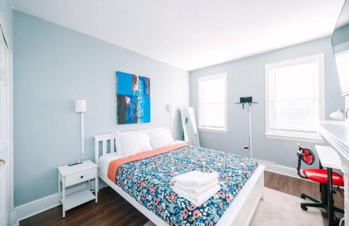 Manchester Apartment | Free Parking - High Speed Internet - Yard