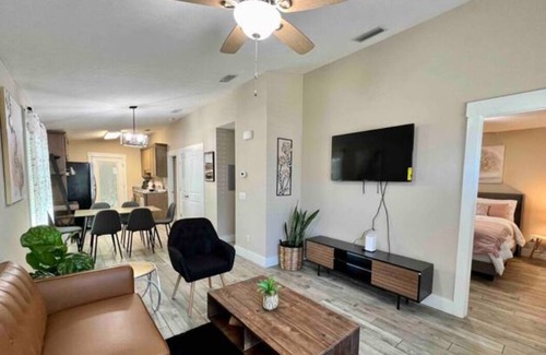 Laguna Beach Estates Cottage | Freedom's cozy 2B/2B beach house. Pet friendly! Big yard! Close to everything!