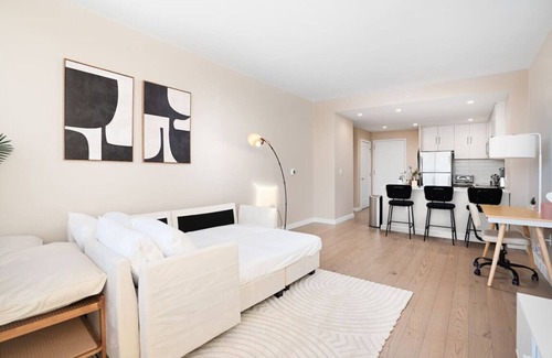 The Heights Apartment | Freedom Tower View - mins to NYC