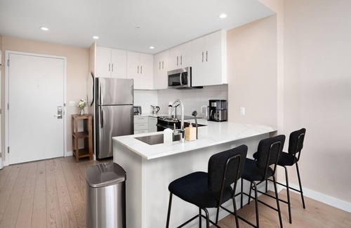 The Heights Apartment | Freedom Tower View - mins to NYC