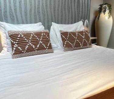 Oss House | Fresh Modern Suite, Close To City Hotspots