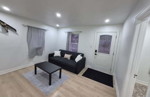 Trenton House | Freshly Renovated 2 bedroom house with big patio and backyard