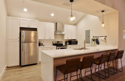 Downtown Jacksonville Apartment | Freshly Renovated Apt - Steps from TIAA Bank Field