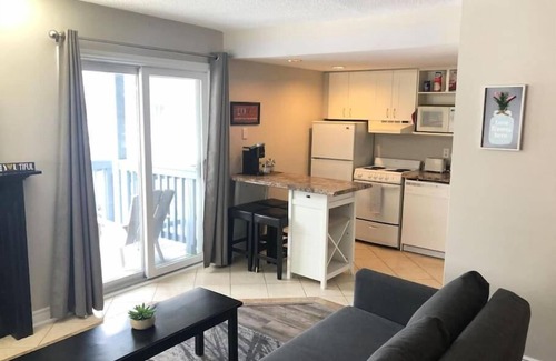Craigleith Apartment | Freshly Upgraded Cozy Studio