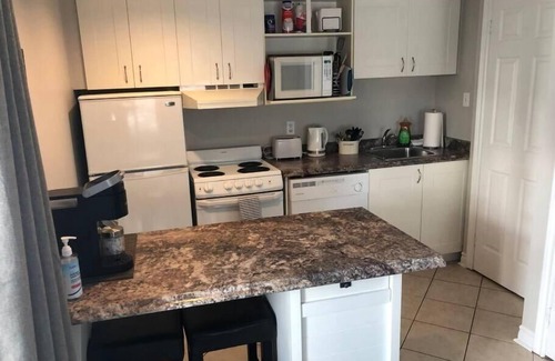 Craigleith Apartment | Freshly Upgraded Cozy Studio