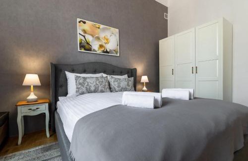 Nowe Miasto Apartment | Freta 25 Elegant Apartment by Noclegi Renters