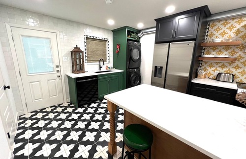 Del Mar Apartment | Frida Unit #2. Charming 2-bedroom apartment in delightful Corpus Christi.