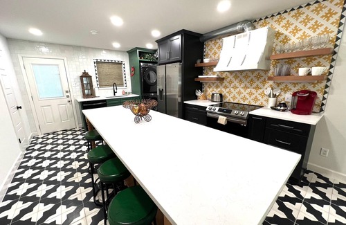 Del Mar Apartment | Frida Unit #2. Charming 2-bedroom apartment in delightful Corpus Christi.