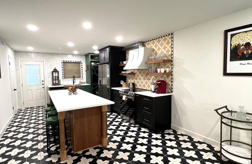 Del Mar Apartment | Frida Unit #2. Charming 2-bedroom apartment in delightful Corpus Christi.