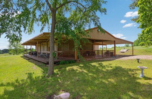 Calera House | Friede's Hideaway - The perfect retreat with a private pond, hot tub & much more