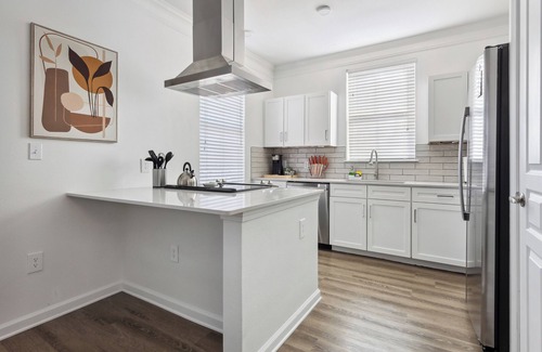 Frisco Apartment | Frisco Executive Sleek Suite Pool & WIFI