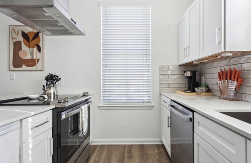 Frisco Apartment | Frisco Executive Sleek Suite Pool & WIFI