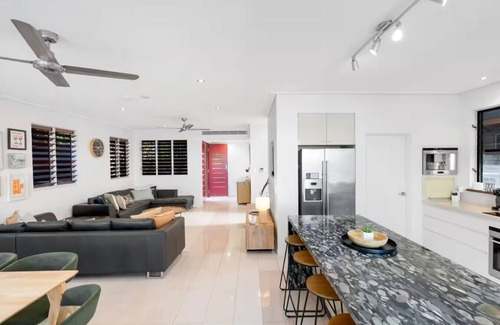 Trinity Beach House | Front Row to Paradise