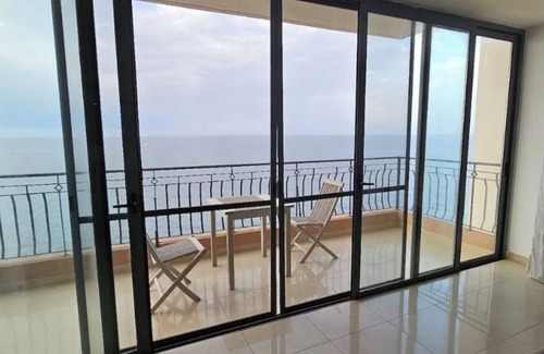 Madliena Apartment | Front Sea View 3 bedroom Huge Apartment Sliema parking