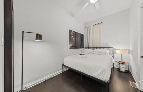 West Town Apartment | FRONTDESK Amazing 1 BR Apt in Wicker Park
