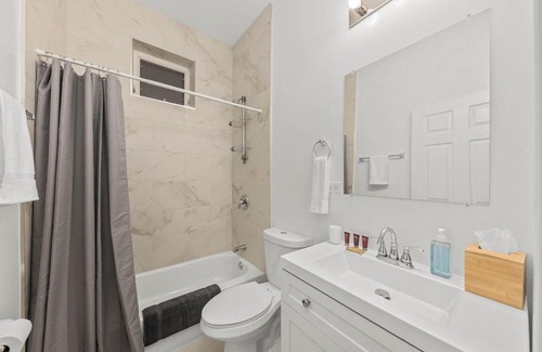 West Town Apartment | FRONTDESK Amazing 1 BR Apt in Wicker Park