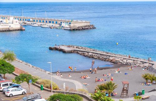 Radazul Apartment | Frontline Beach Apt with Terrace