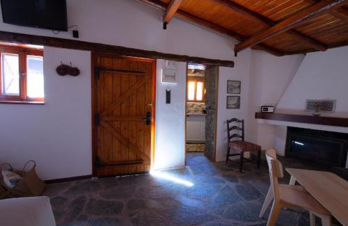 Platanos Apartment | Fteri Stone House in Platanos, Akrata