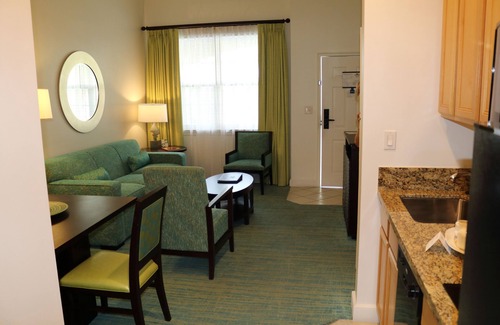 Paradise Island Resort | Full access to Atlantis, low price.