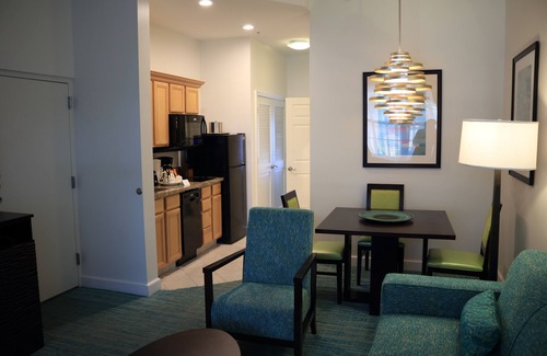 Paradise Island Resort | Full access to Atlantis, low price.