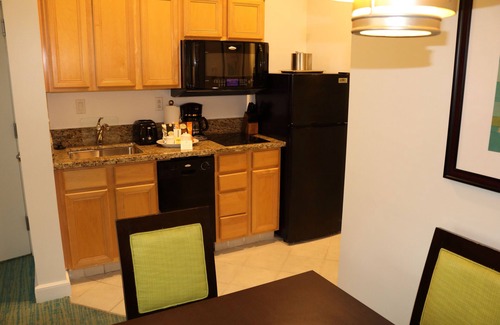 Paradise Island Resort | Full access to Atlantis, low price.