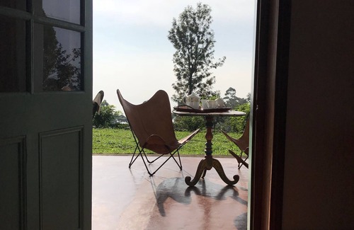 Hildummulla Cottage | Full board on an organic tea estate high in the hills - whole cottage with staff