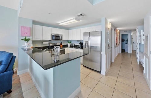 Panama City Beach Condo | Full Equipped Oceanfront Oasis w/Beach Chairs + Umbrellan