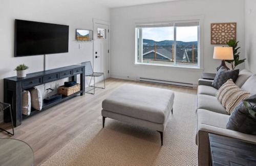 Langford House | Full Executive Home with Stunning Views