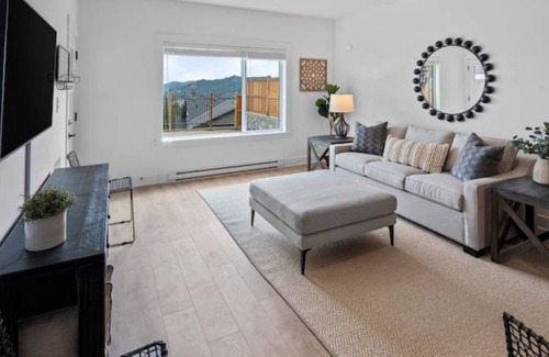 Langford House | Full Executive Home with Stunning Views