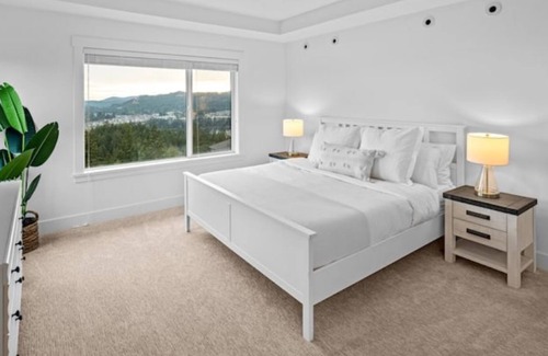 Langford House | Full Executive Home with Stunning Views