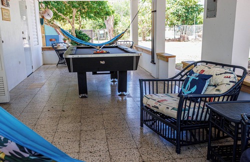 Pole Ojea House | Full Home+Pool With Two separate Studios First Floor+Pool Table 5 min from Beach