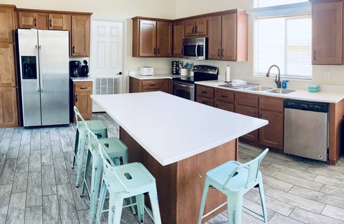 Page House | 🏜️Full Kitchen~1/1 bed/bath in this home at discount🌵near canyons~Boat Parking