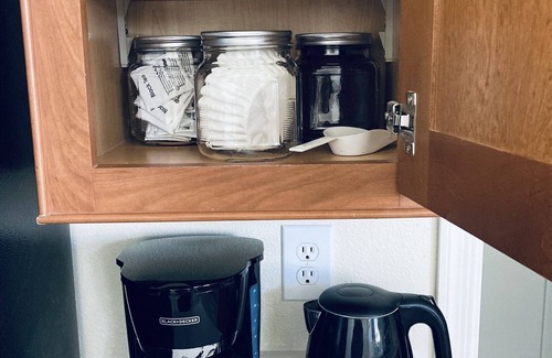 Page House | 🏜️Full Kitchen~1/1 bed/bath in this home at discount🌵near canyons~Boat Parking