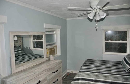 Columbia House | Full Kitchen, Wi-Fi, TV, Washer & Dryer
