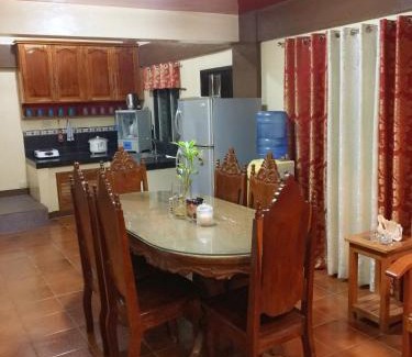 Puerto Princesa City Centre House | Fully AC 3BR House for 8pax near Airport and SM with 100mbps Wifi