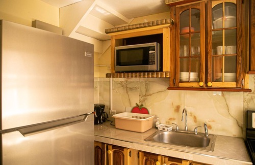 Runaway Bay House | Fully Air-conditioned Irie 3BR/3 bathrooms Near Beaches in Gated Community