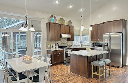 Shakopee House | Fully Booked For Summer - Plan Your Fall Trip Now! 🍁