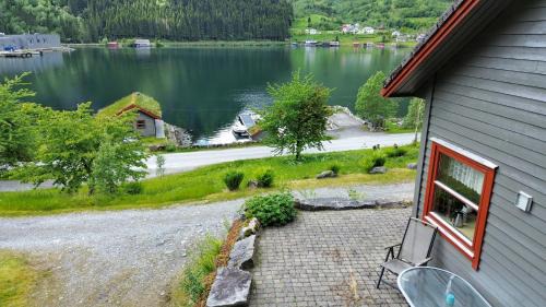 Volda House | Fully equipped cabin by the fjord