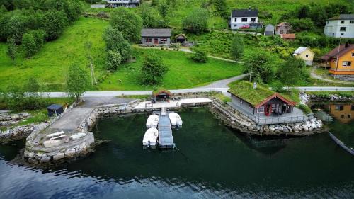Volda House | Fully equipped cabin by the fjord